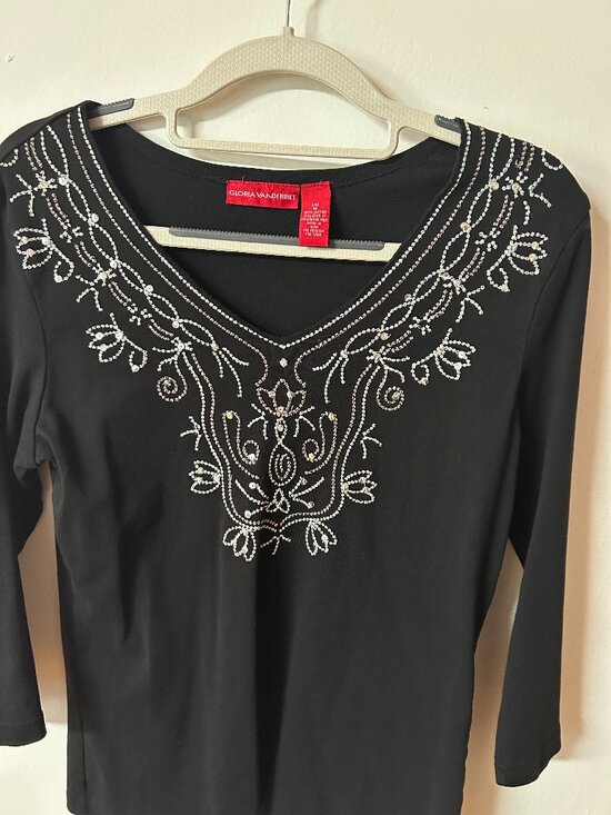 Gloria Vanderbilt Tops - ⭐️Gloria Vanderbilt Embellished Black Top | Size Medium